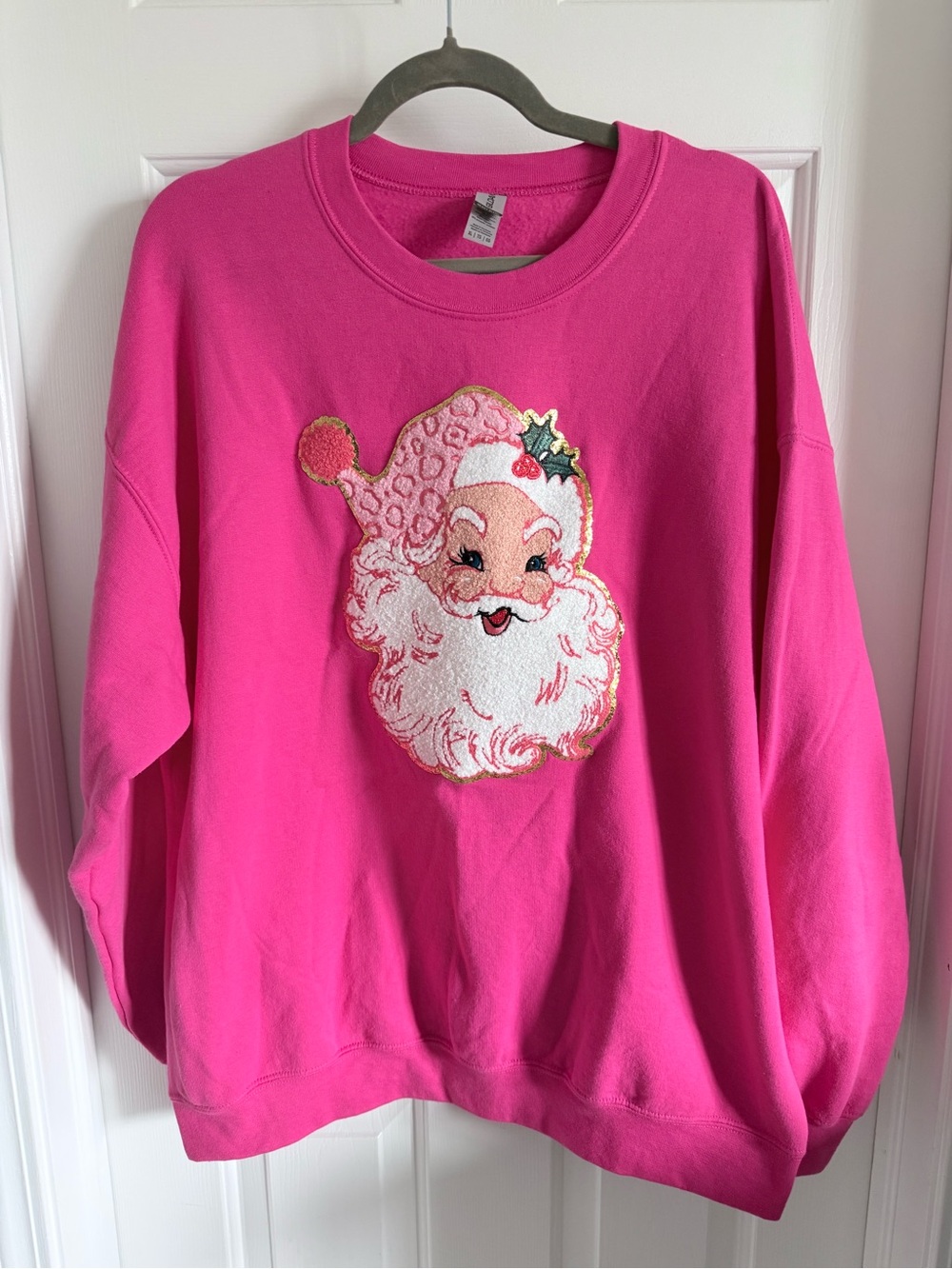 🎅🏻💕 Sparkly Embroidered Vintage Hot Pink Graphic Holiday Sweatshirt with Santa